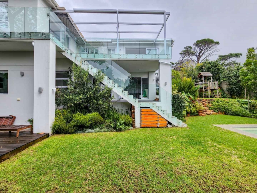 To Let 5 Bedroom Property for Rent in Vredehoek Western Cape